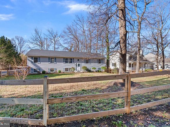 4th image of 1436 Oak Bluff Rd