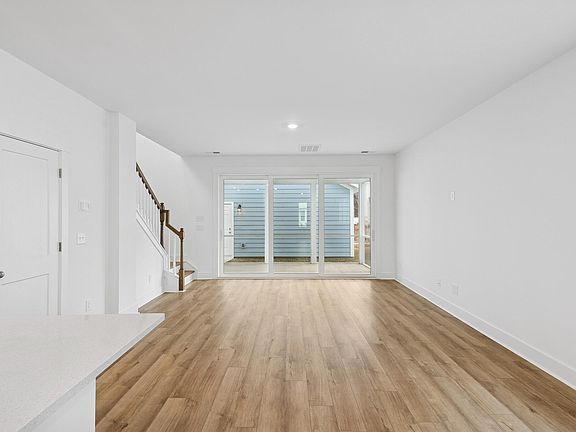 3rd image of 533 Ivy Green Ln