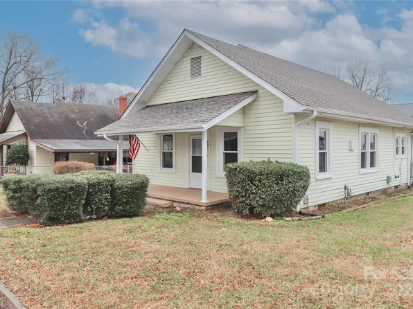 621 Spruce St, Mooresville, NC 28115
