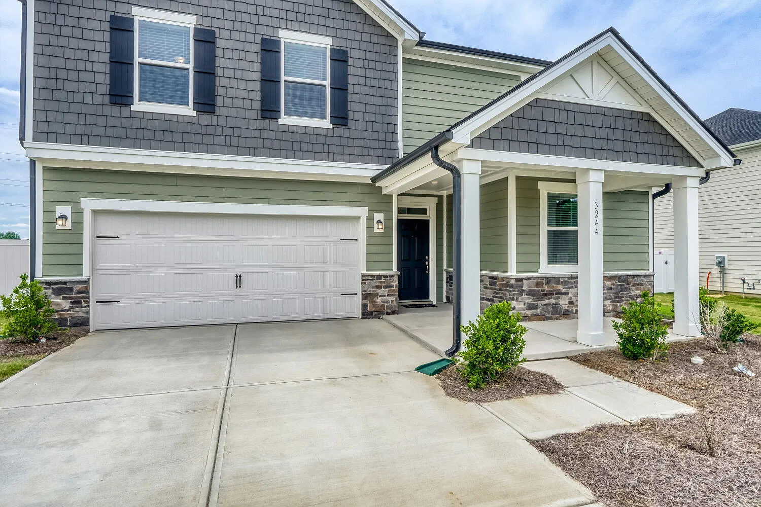 3 bed, 2.5 bath, 2439 sqft, $2,350 — Photo 3