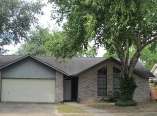 707 Queenswood Trl, Victoria, TX 77901