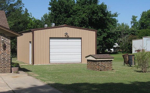 4th image of 720 Country Club Dr