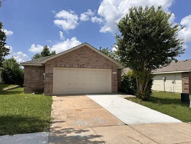 4021 Shawnee Trl — Photo 1