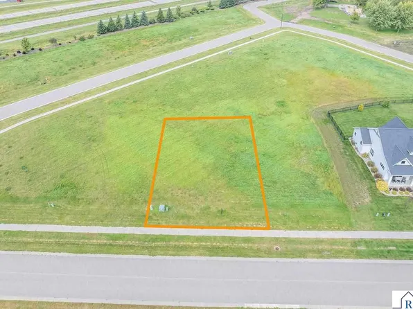 118 Pine Creek Rd, Mankato, MN 56001