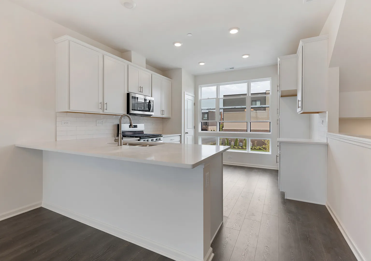 3 bed, 2.5 bath, 1782 sqft, $3,400 — Photo 2