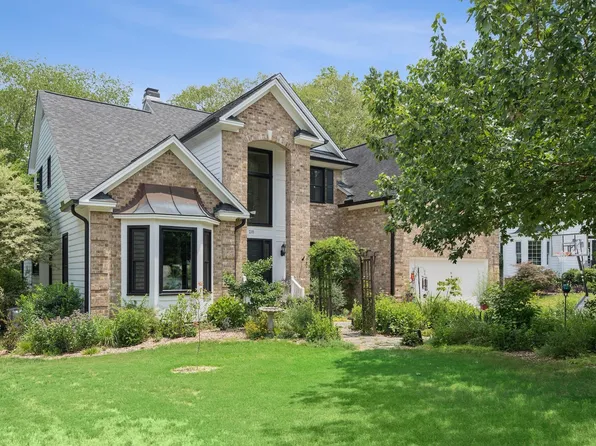 211 Forest Brook Dr, Cary, NC 27519