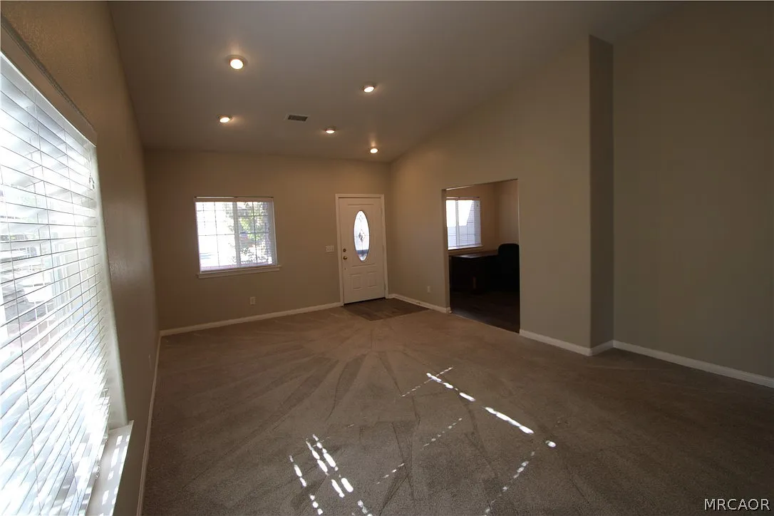 3 bed, 2.0 bath, 2000 sqft, $3,300 — Photo 4