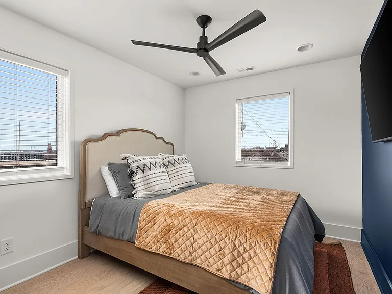 3216 Charlotte Ave — Photo 30