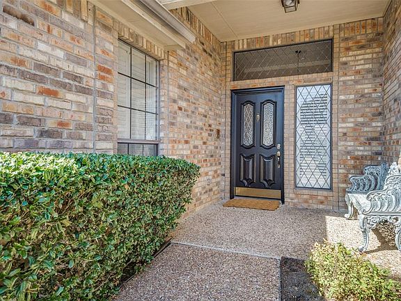 3rd image of 2321 Highland Heights Ln