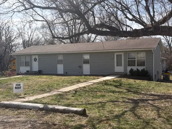 1215 N 7th St APT B, Lansing, KS 66043