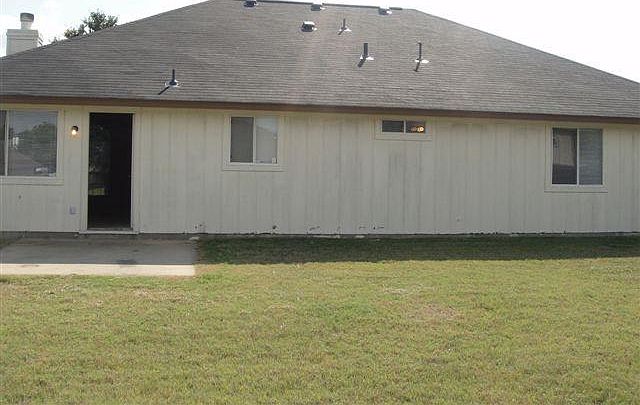 1st image of 5009 Parkwood Dr