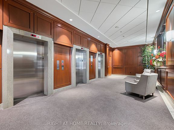 5th image of 234 Rideau St #2302