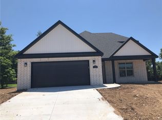 220 Vicks Cir, Centerton, AR 72719