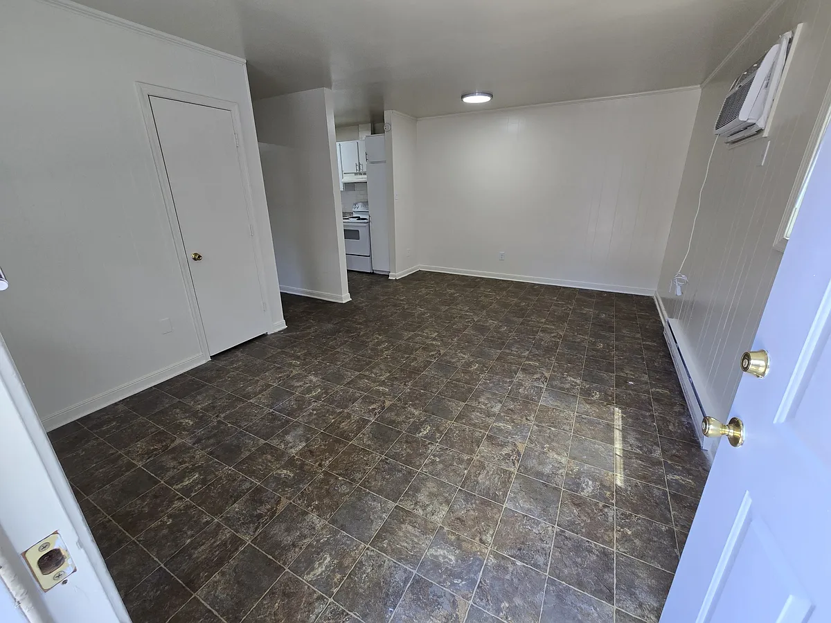 Building Photo - 6101 Strathmore Rd #101