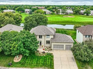 8943 Farnsworth Ave N, Brooklyn Park, MN 55443