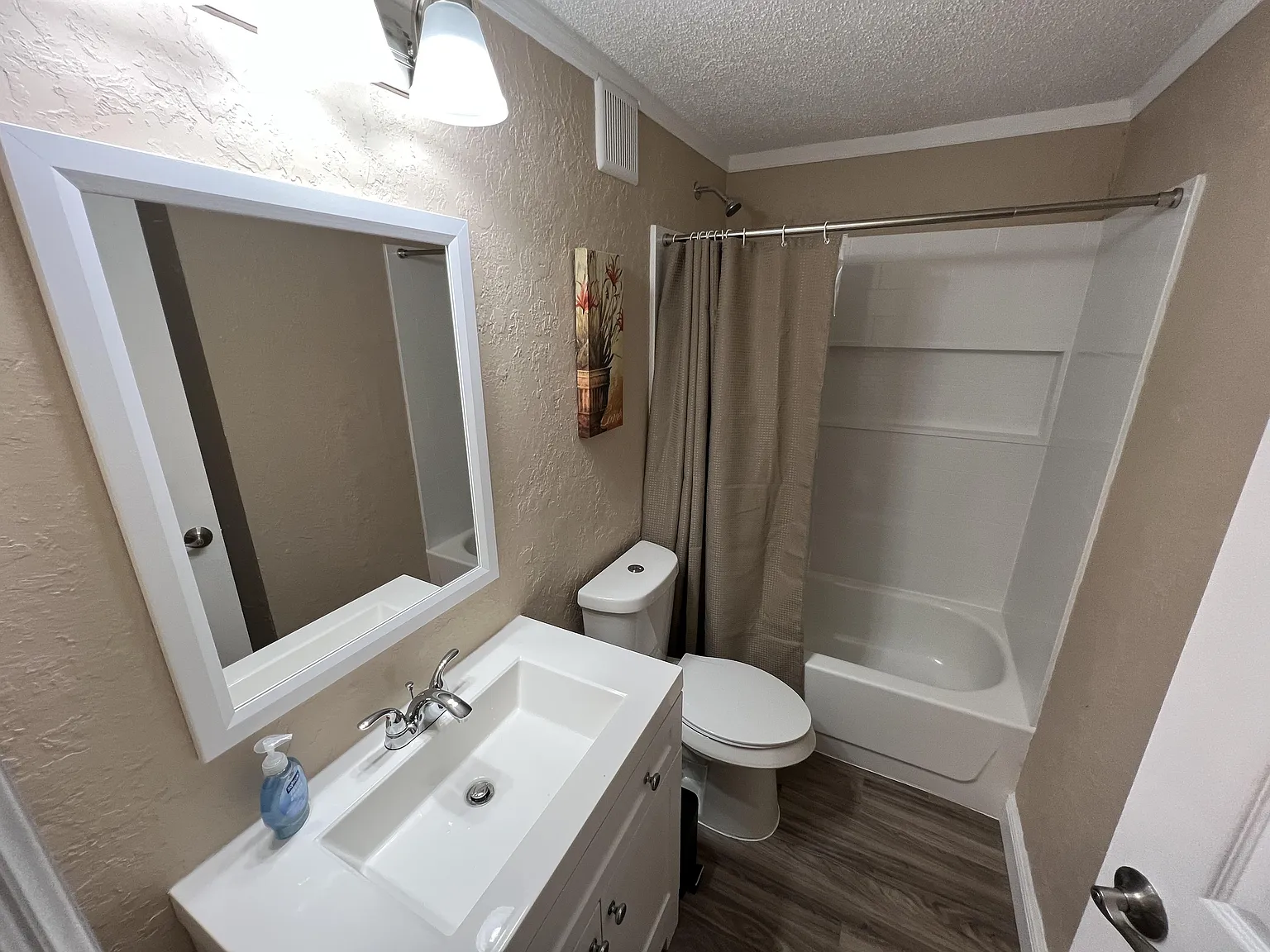 4 bed, 2.0 bath, 1200 sqft, $910 — Photo 4