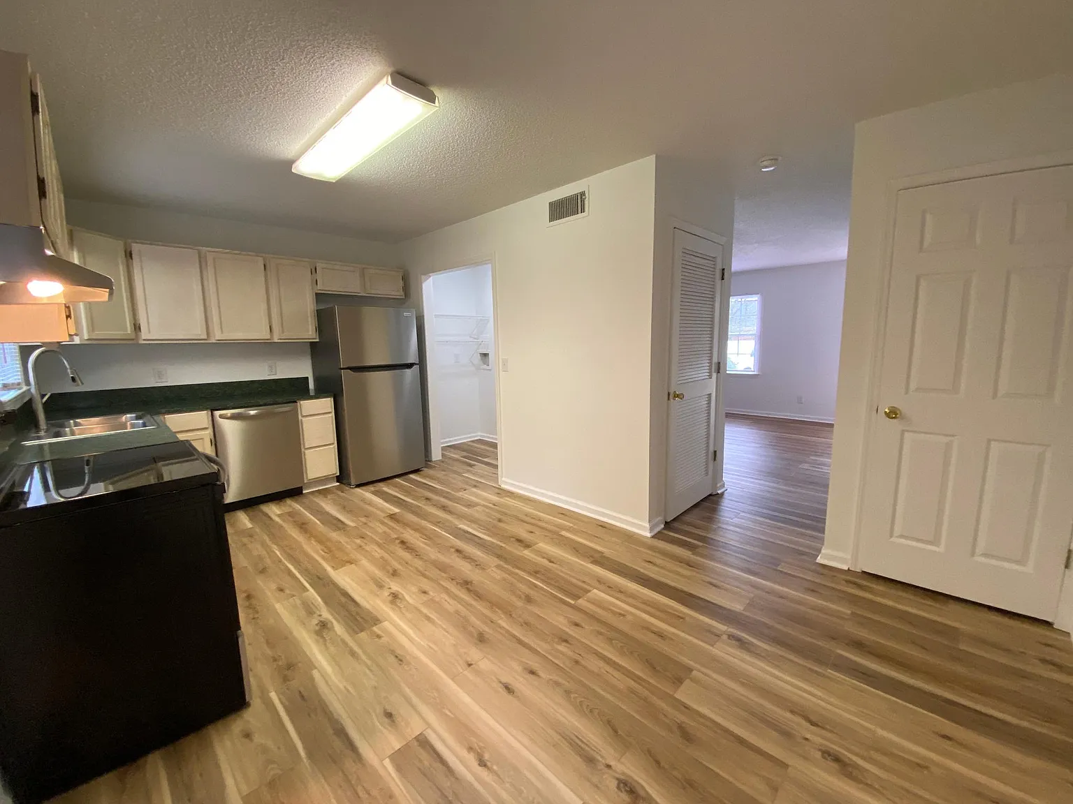 750 Woodbriar Trl — Photo 3