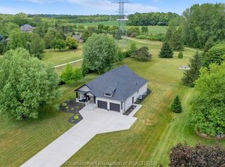 21267 Adams Cres, Chatham Kent, ON N7M 5J3
