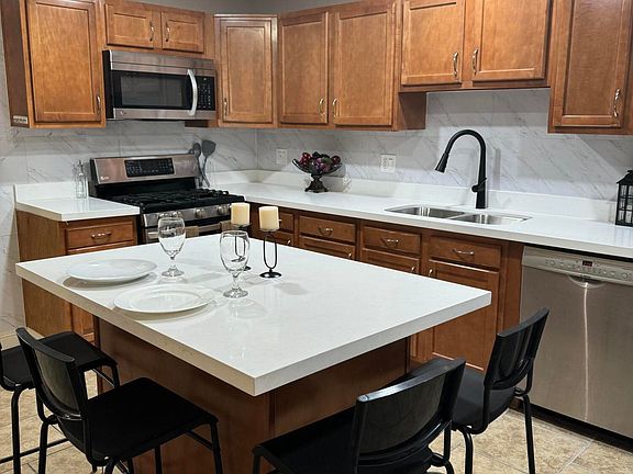 4th image of 141 W BUIST Avenue