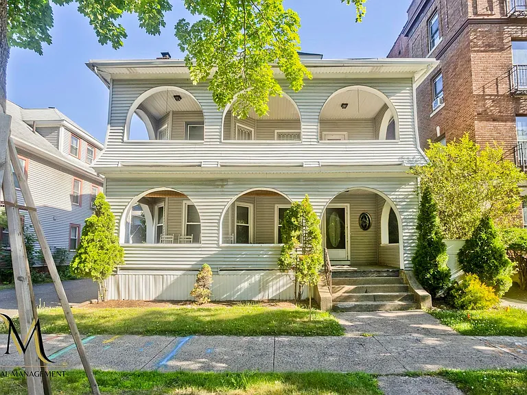286 Sumner Ave — Photo 1