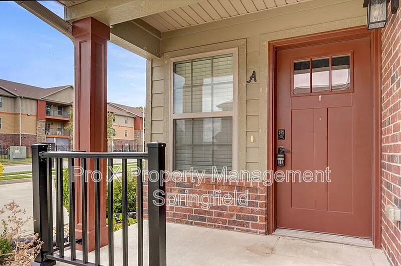 3 bed, 2.5 bath, $1,525 — Photo 2