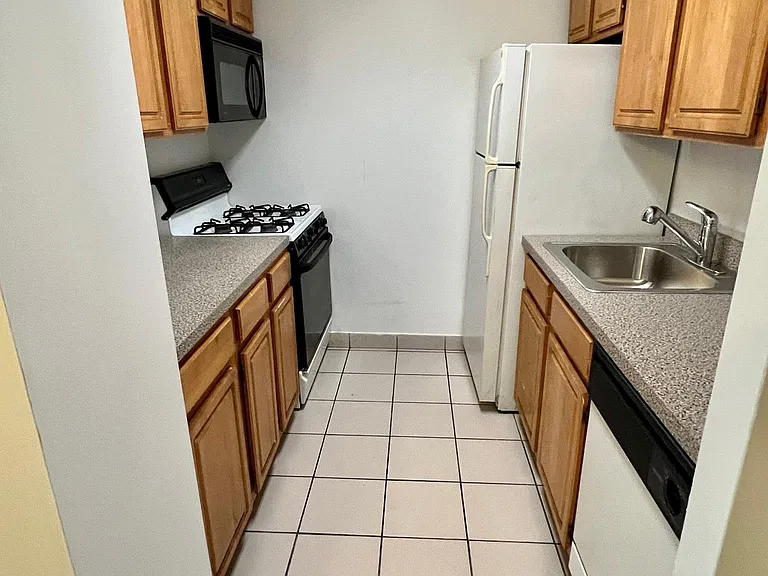 13614 Northern Blvd #2G — Photo 10