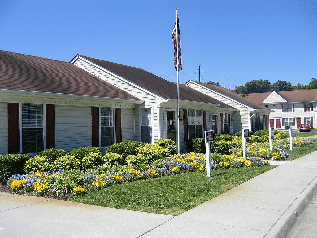 Woodbridge Apartments — Photo 2
