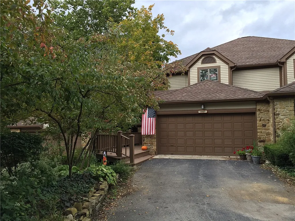8167 Upper Bay Ln photo 1