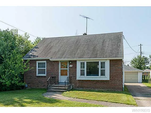 125 Layton Ave photo 1