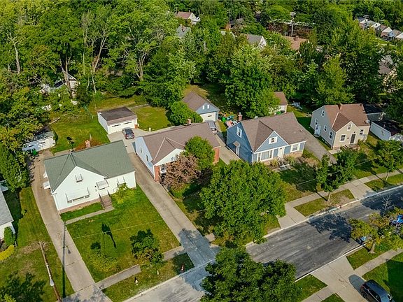 5th image of 920 Clinton Ave