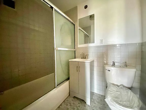4th image of 297 Pleasant Ave APT 5B