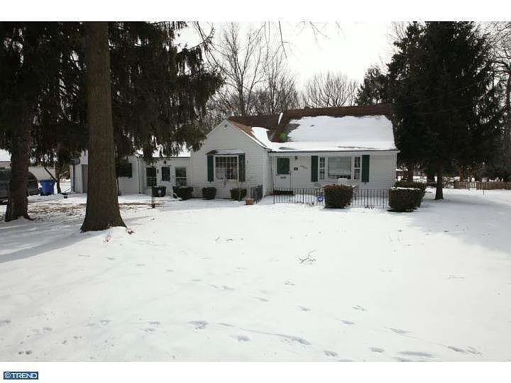 1616 Woodbine Ave photo 1