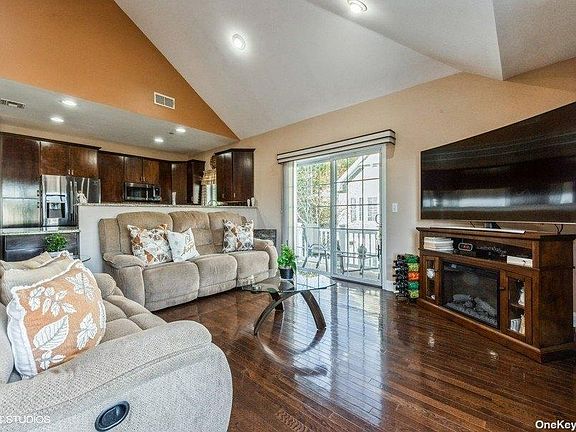 4th image of 34 Jacqueline Ct #34