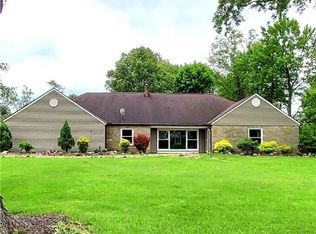 550 E Pleasant Valley Rd, Seven Hills, OH 44131