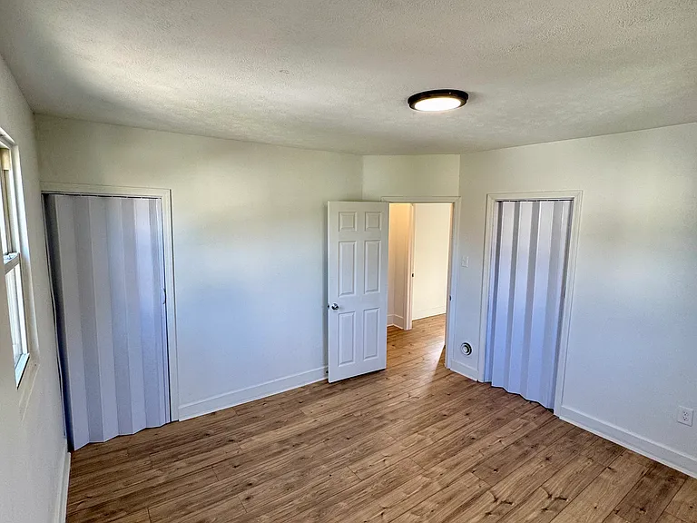 140 Grove Ave — Photo 5