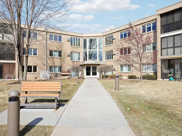 4360 Brookside Ct APT 218, Edina, MN 55436