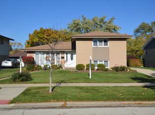 7632 Palma Ln, Morton Grove, IL 60053