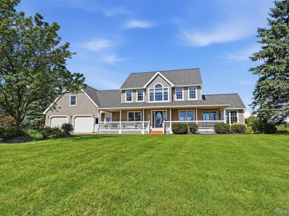 10777 McCabe Rd, Brighton, MI 48116