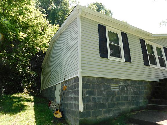 2nd image of 10 Albemarle St E