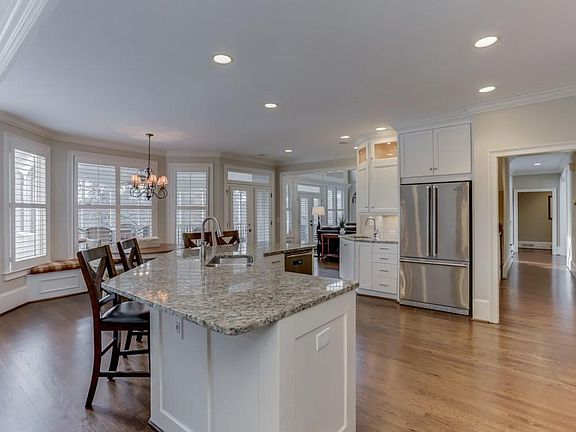 5th image of 3922 Hillsman Ln