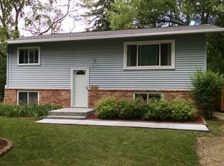 315 Chippenham Ln, Willernie, MN 55090