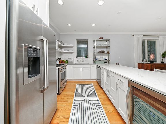 4th image of 1113 N Hermitage Ave #1