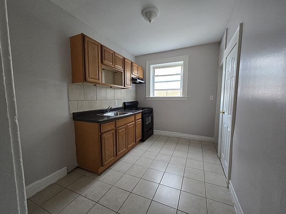 3rd image of 220 Roseville Ave #303-B