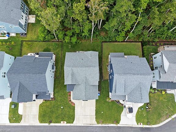 2nd image of 821 Azusa Way