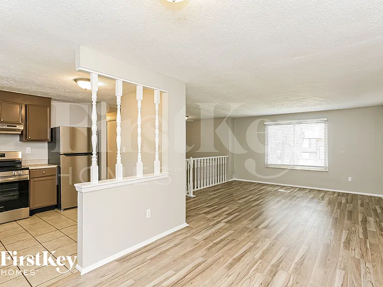 910 Woodlark Dr — Photo 6