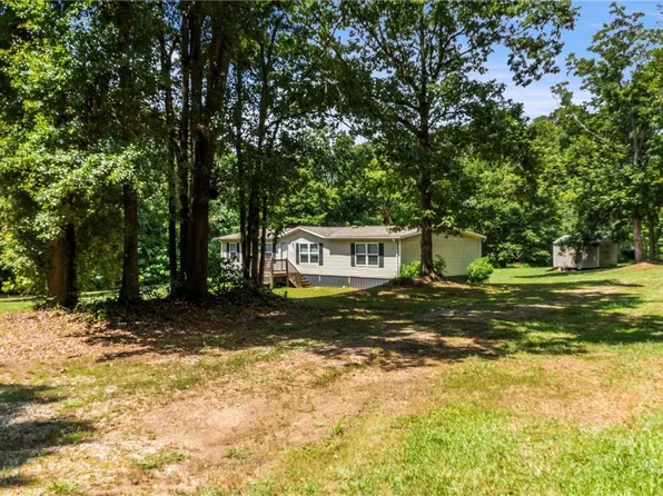 911 Lord Road, Commerce, GA 30530