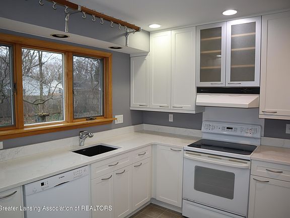 5th image of 1639 Forest Hills Dr
