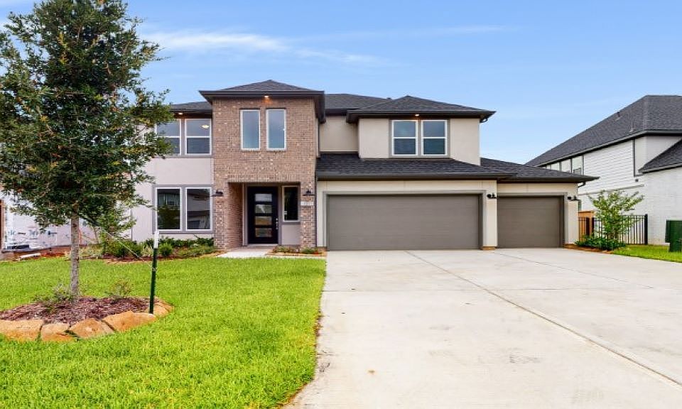 1st image of 107 E Christine Manor Dr