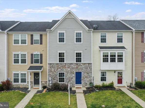 77 Private Ct, Bunker Hill, WV 25413