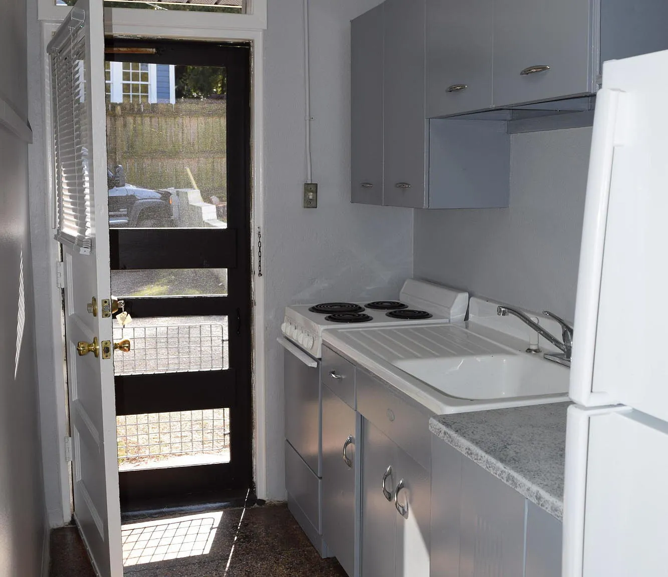 1 bed, 1.0 bath, $950 — Photo 2